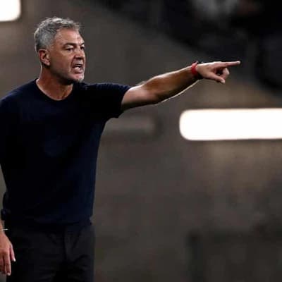 Rudan tight-lipped as nine-man Wanderers draw with Jets