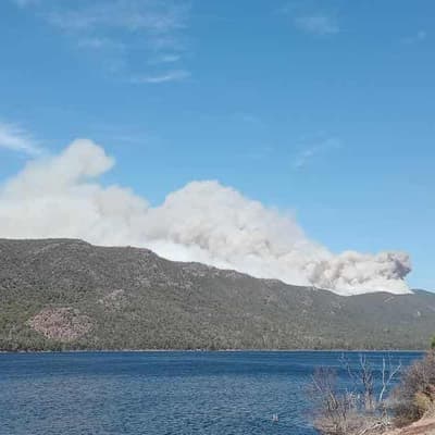 Homes lost as bushfires continue to burn