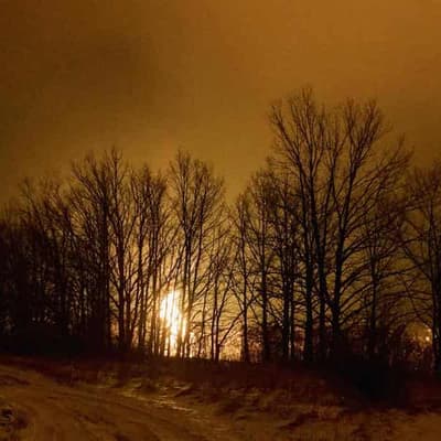 Airstrikes kill three, injure 13 in eastern Ukraine