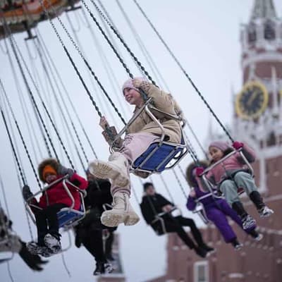 Putin pushes for children, says ethnic survival at risk