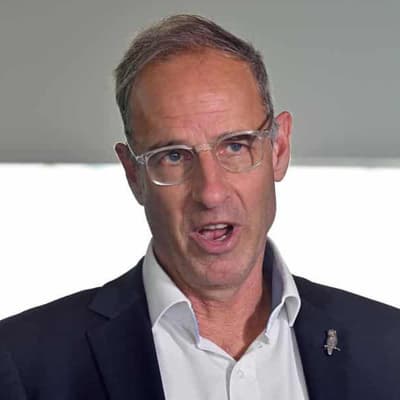 Former governors want power to overrule RBA to stay