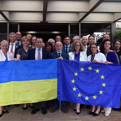 Ukraine looks for long term aid plan with Australia