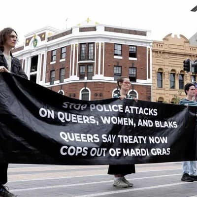 Police to discuss marching out of uniform at Mardi Gras