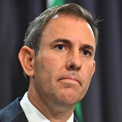 Australia not 'complacent' on expected weak growth