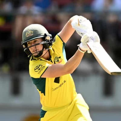 Perry smashes RCB to victory against Healy's Warriorz