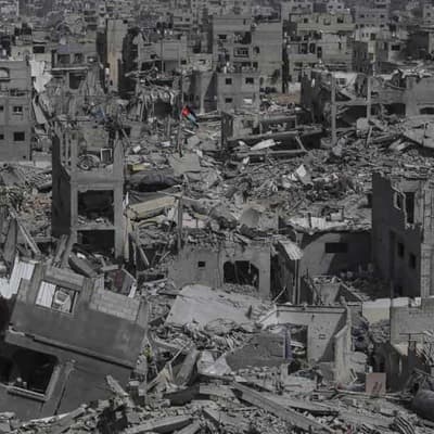 Gaza ceasefire talks deadlocked, Houthis attack ship