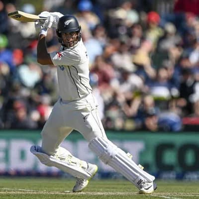 Shellshocked Australia on the brink in second Test