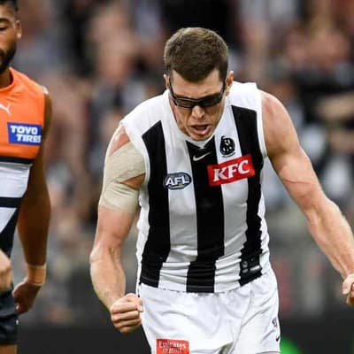 Magpies' Cox apologises for pushing Giants' ruck coach