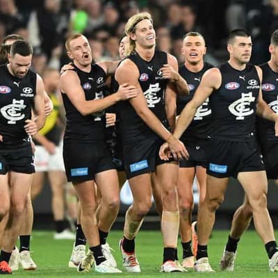 Carlton hang on in MCG thriller against brave Tigers