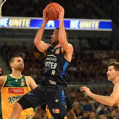 Melbourne crush JackJumpers in NBL title series opener