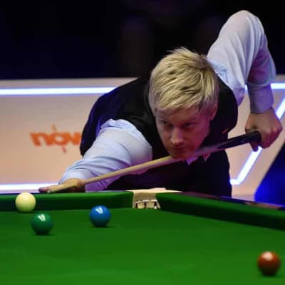 Robertson must try to qualify for worlds after defeat