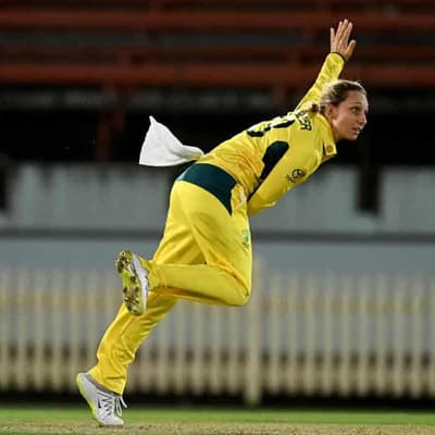 Garth, Gardner steer Australia to crushing ODI win