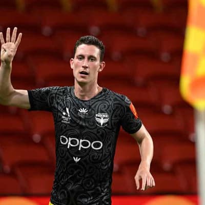 Phoenix edge closer to first ALM trophy with Roar win