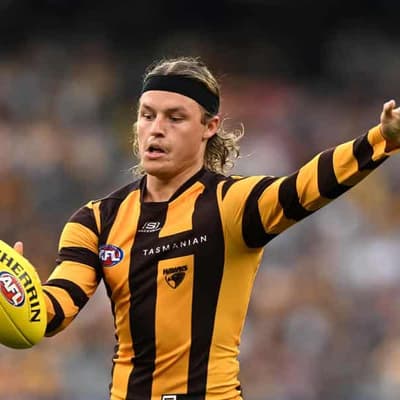 Hawks forward Ginnivan spills on exit from Collingwood