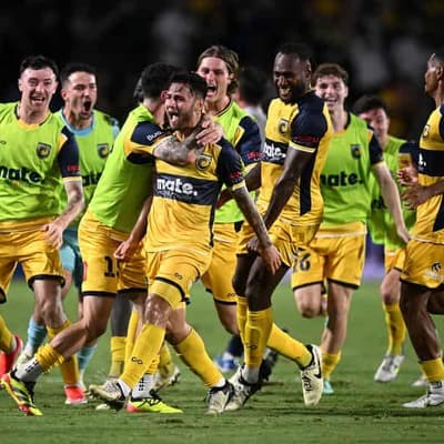 Mariners' 2-1 win deals blow to 'Nix premiership hopes