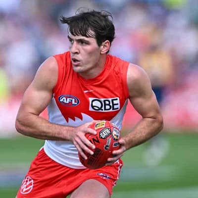 Gulden rejects 10-year rival deal, re-signs with Swans