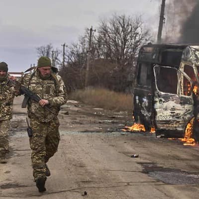 Russian armoured assaults ramp up pressure on Ukraine