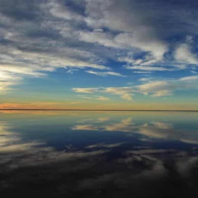 Tourist ban floated for Australia's biggest lake