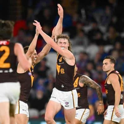 Hawks stun stumbling Bulldogs in huge upset