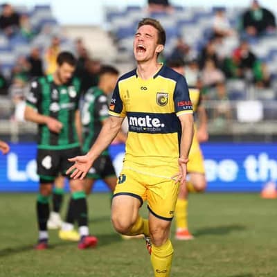 Sydney can't clock off to Mariners' Fergie Time threat