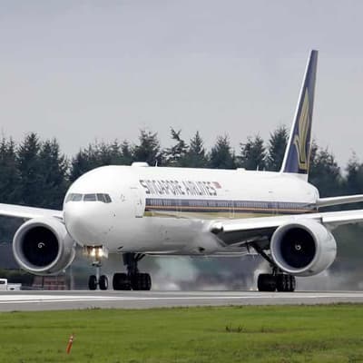 One dead as turbulence hits Singapore Airlines flight