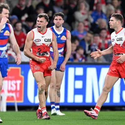 Top side Swans hold off injury-ravaged Bulldogs in AFL