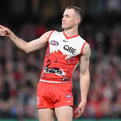 Warner shows the way for Swans in win after quiet start