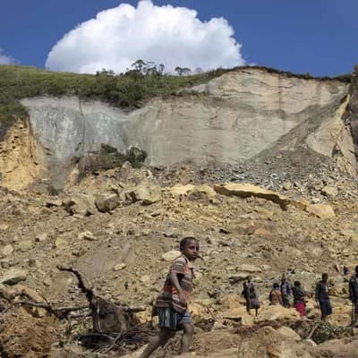 Warning of 'active' PNG landslide as relief trickles in