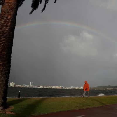 Nation in for a soaking as massive rainband heads east