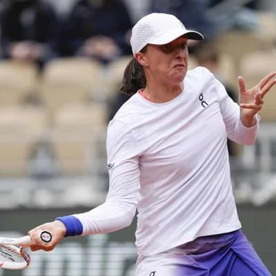 Swiatek tucks in to double bagel - in just 40 minutes