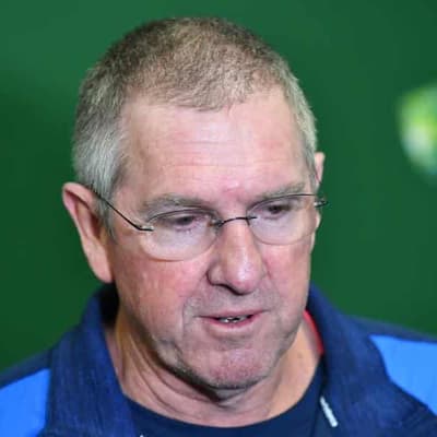 Thunder keep Bayliss on as coach for another summer