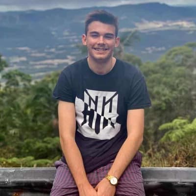 Young surfer fatally stabbed in 'robbery gone wrong'