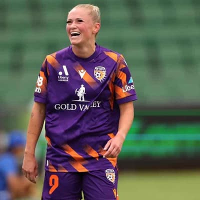 Sydney FC sign 'livewire' Farrow after Vine departure