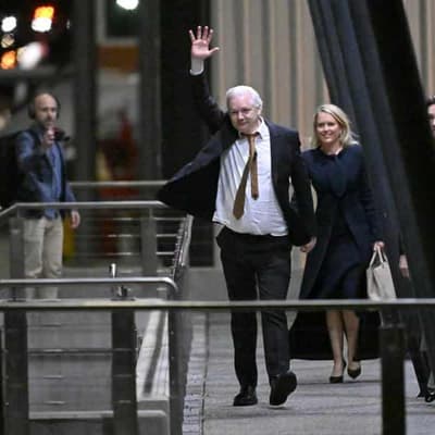 Assange returns as US insists his actions risked lives