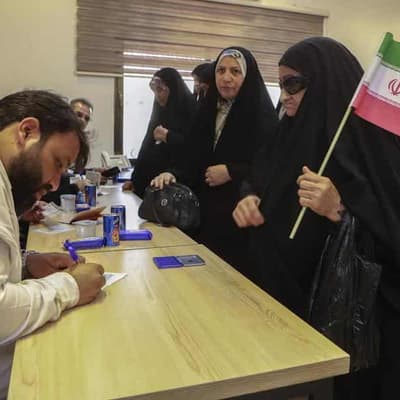 Reformist, hardliner to contest run-off Iran election