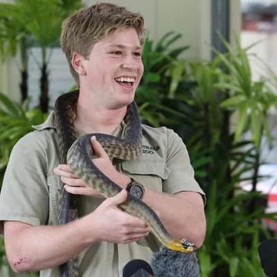 Fake photos of Robert Irwin's 'arrest' appear in Facebook scam