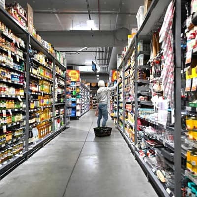 Financial worries still weighing on consumer mood