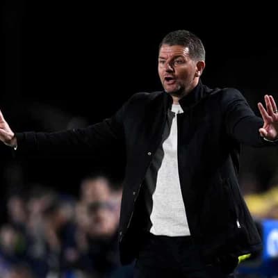 Mariners treble-winning coach Mark Jackson re-signs