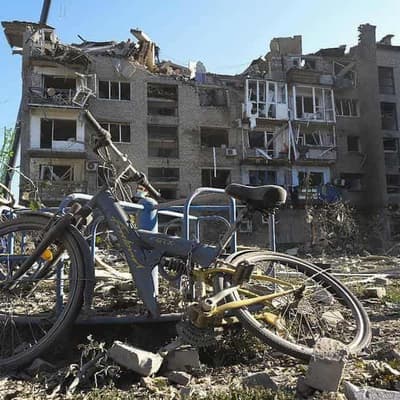 Russia inches toward supply route in Ukraine's east