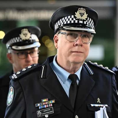 Trapped shooting cop's rescue risked by 'blackspot'