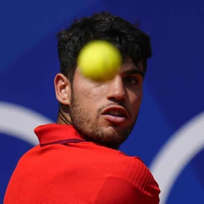 Alcaraz, Novak on track for collision course in Paris