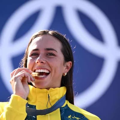 Fox emerges from sister's shadow to make own history