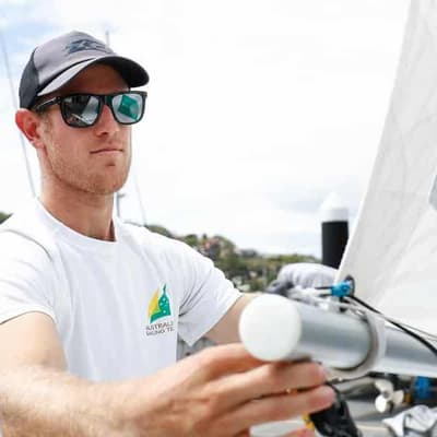 Leader Wearn forced to wait again for sailing medal