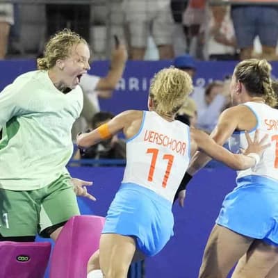 Annan, Charlesworth lead China to hockey silver