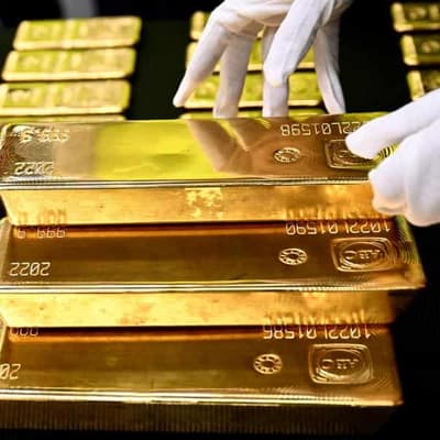 Australian shares higher as gold hits record high