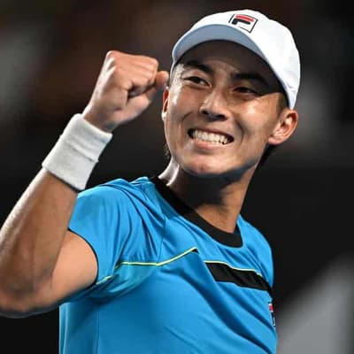 Gutsy Aussie tennis star gives his rival no quarter