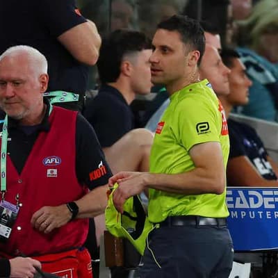 AFL umpire hit by bottle in Blues-Saints clash