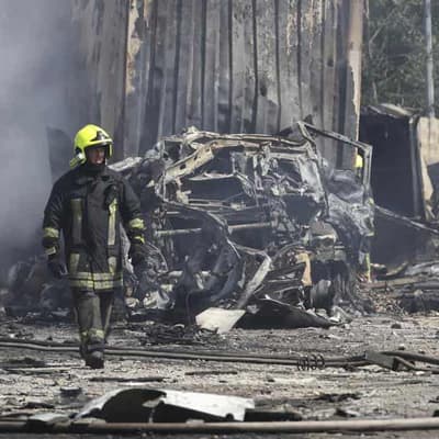 Deadly Russian strikes pound Ukraine for a second day