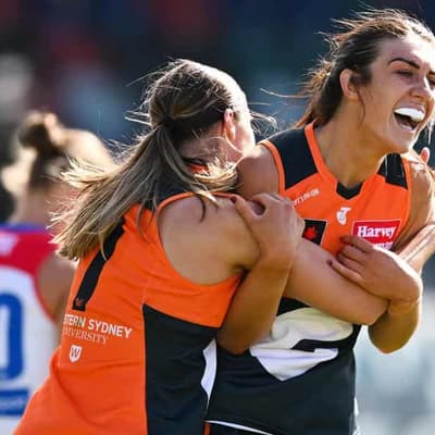Records fall as Giants storm to AFLW win over Bulldogs