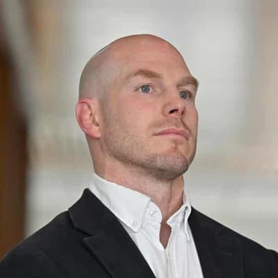 Senator renews calls for AI ban in election campaigning